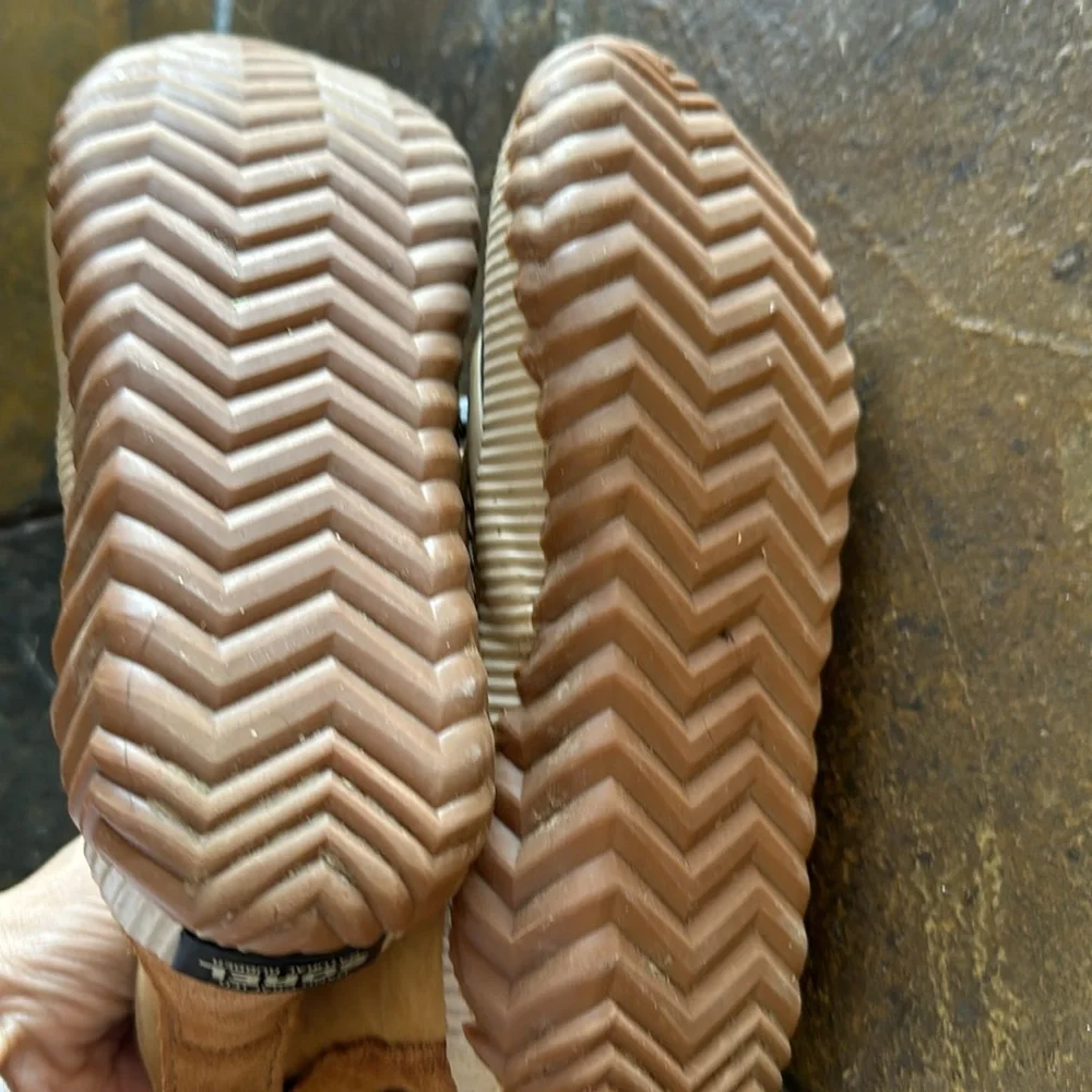 Sorel Out N About boot, size 4, tan like new - Picture 8 of 8